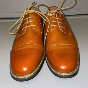 Men’s 9 Bruno Marc lace up leather Oxford dress shoe.